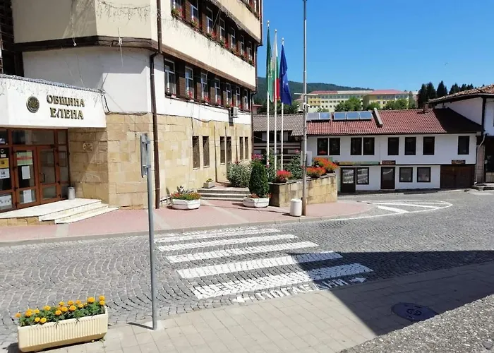 за гости елеганс 酒店 2*